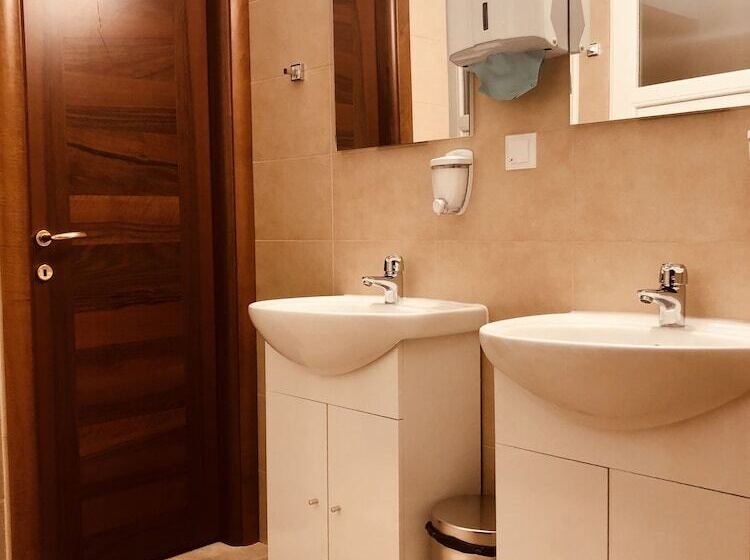 هاستل Monte Carlo Palace Rooms