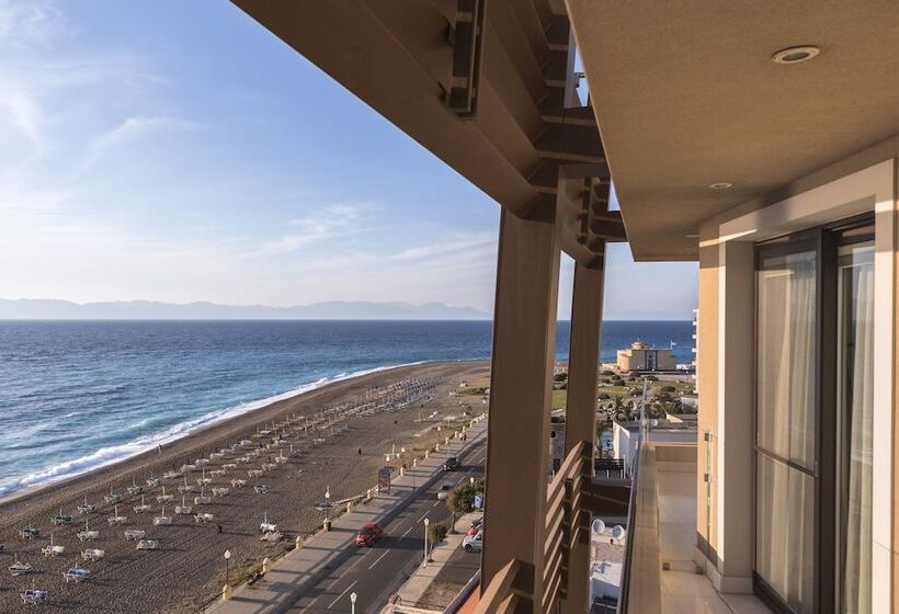 ホテル Bellevue On The Beach Suites