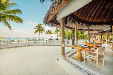 هتل Como Maalifushi Partner Travels Free For 7 Nights Or More