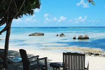 Hotel Crown Beach  Seychelles