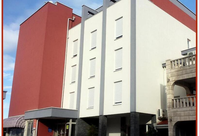 Fotos del hotel Dina: 1 Fotos del hotel Dina: 1