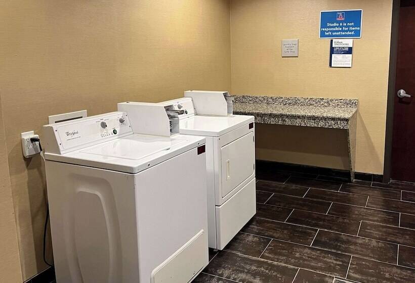 호텔 Quality Inn & Suites