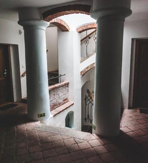 هتل U české Koruny