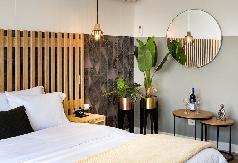 Go Living & Suites   Jalo Rent