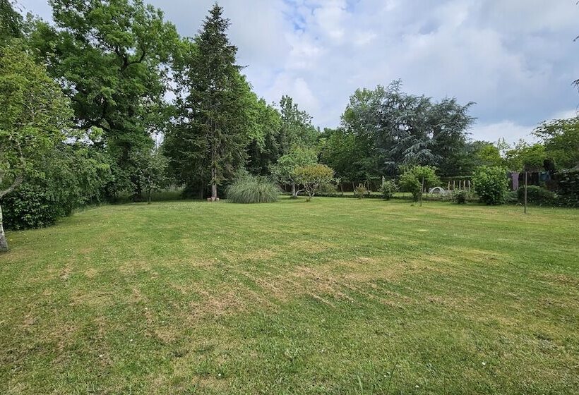 住宿加早餐  Chambres Et Gîtes Les Deux Chênes Près De Bergerac