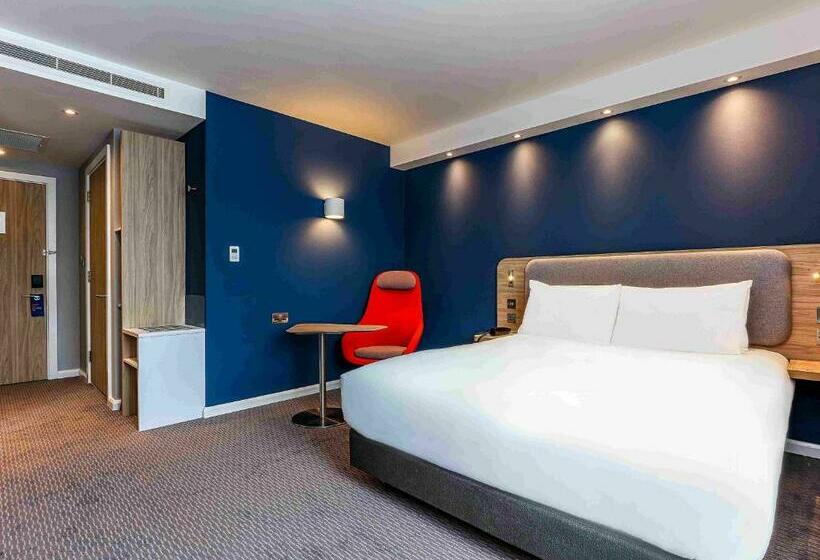 هتل Holiday Inn Express Fleet, An Ihg