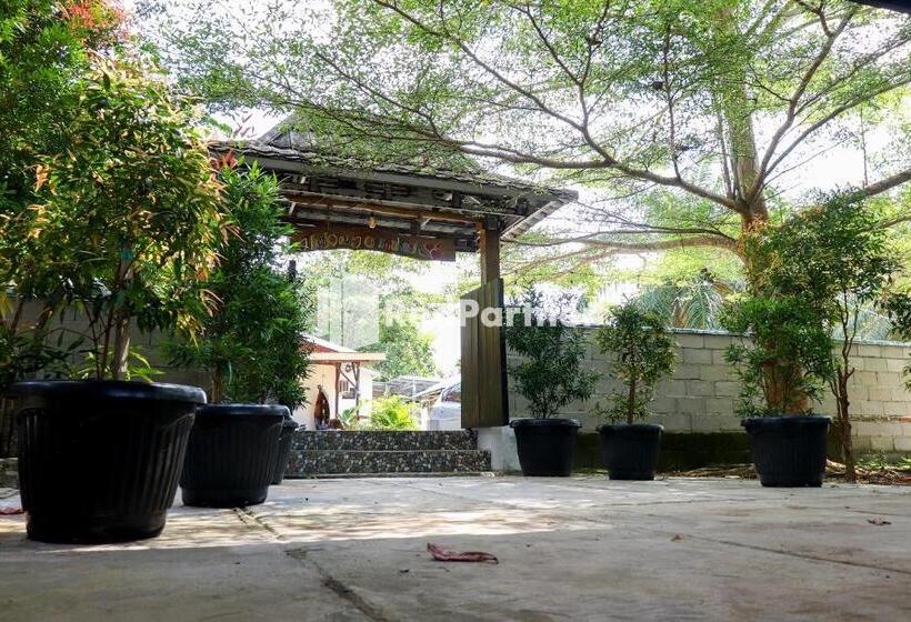 هتل Sahabat Pantai Guest House Mitra Reddoorz