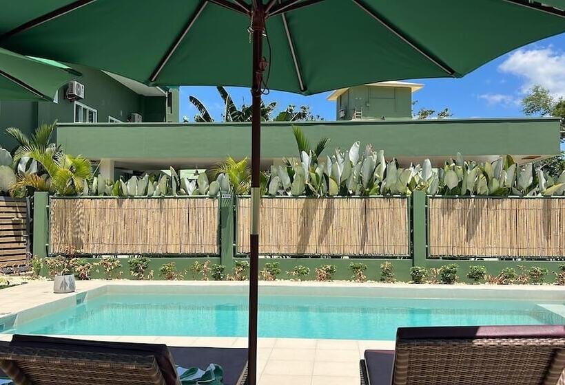 استراحتگاه Royal Suites   Port Barton