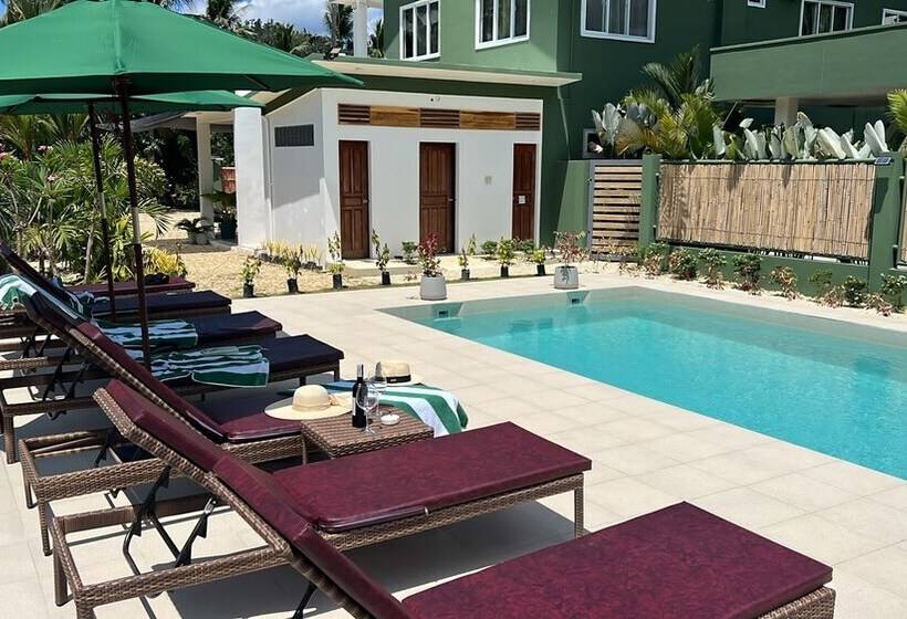 استراحتگاه Royal Suites   Port Barton