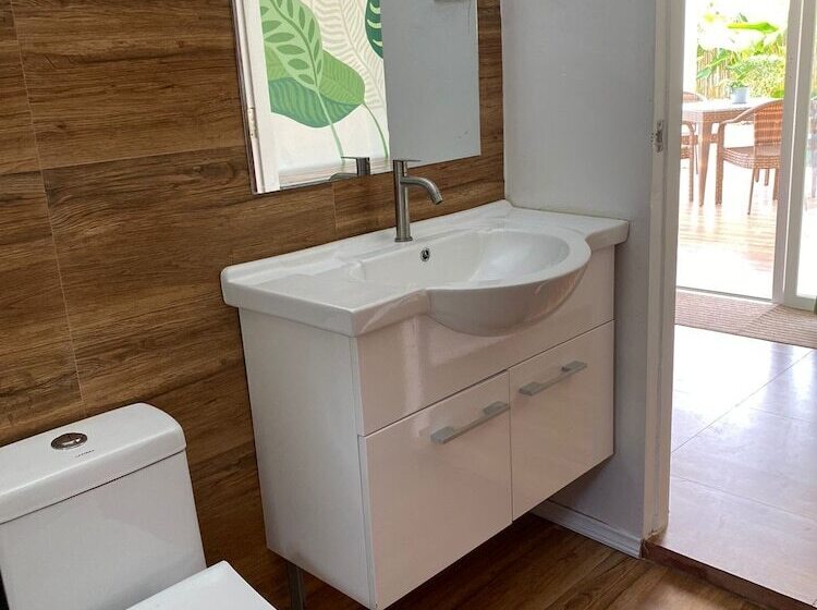 استراحتگاه Royal Suites   Port Barton