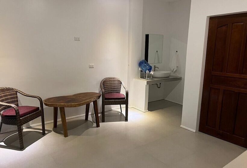 استراحتگاه Royal Suites   Port Barton