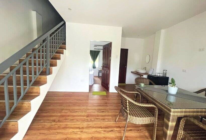 استراحتگاه Royal Suites   Port Barton