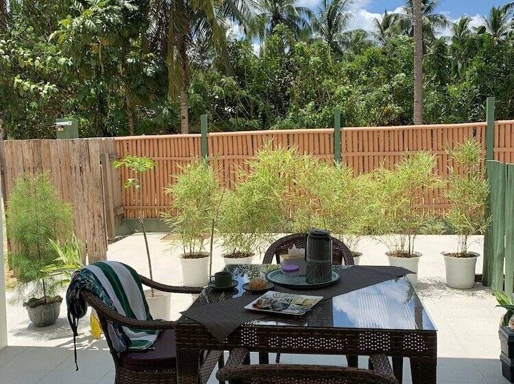 استراحتگاه Royal Suites   Port Barton