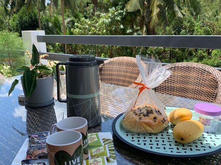 استراحتگاه Royal Suites   Port Barton