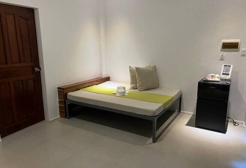 استراحتگاه Royal Suites   Port Barton