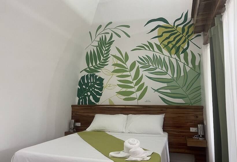 استراحتگاه Royal Suites   Port Barton