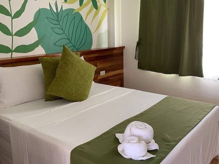 استراحتگاه Royal Suites   Port Barton