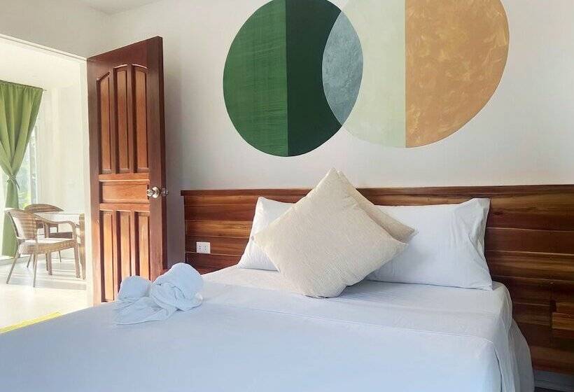 استراحتگاه Royal Suites   Port Barton