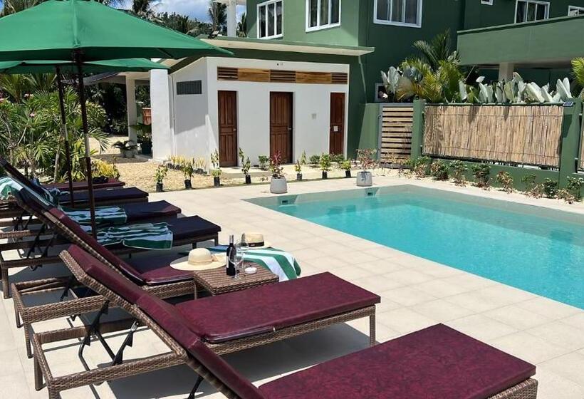 استراحتگاه Royal Suites   Port Barton