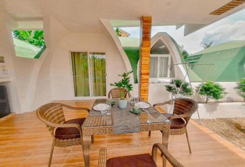 استراحتگاه Royal Suites   Port Barton