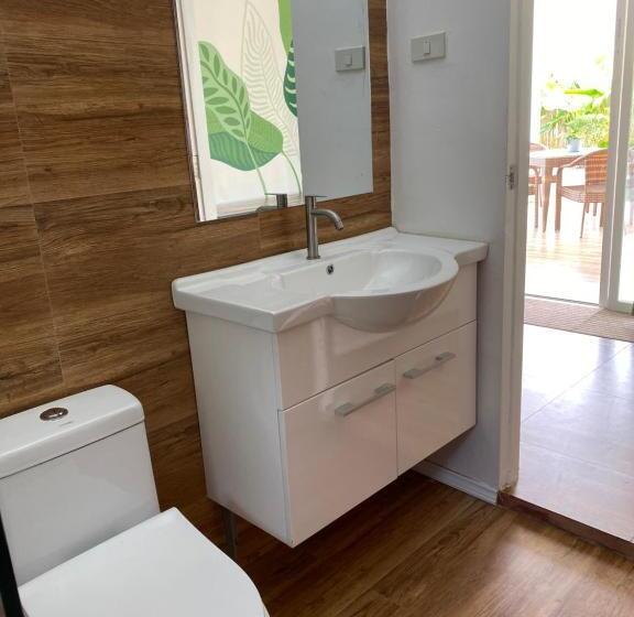 استراحتگاه Royal Suites   Port Barton