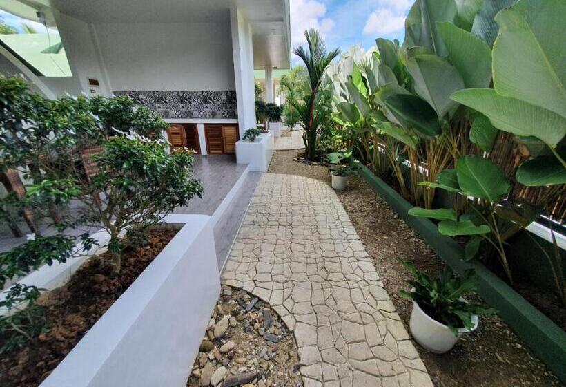 استراحتگاه Royal Suites   Port Barton