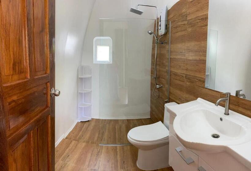 استراحتگاه Royal Suites   Port Barton