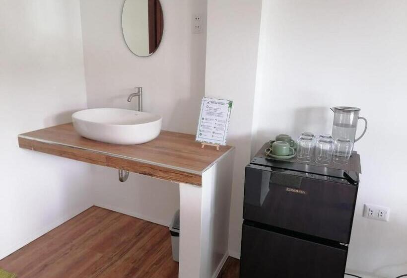 استراحتگاه Royal Suites   Port Barton