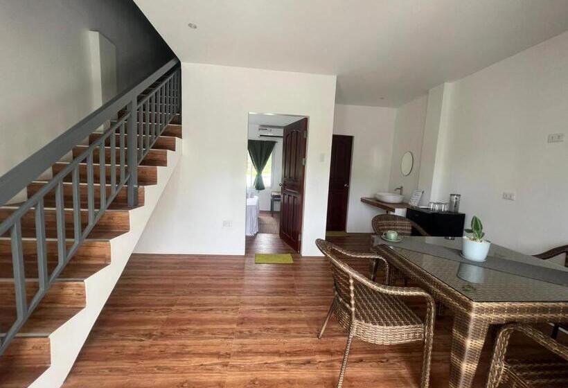 استراحتگاه Royal Suites   Port Barton