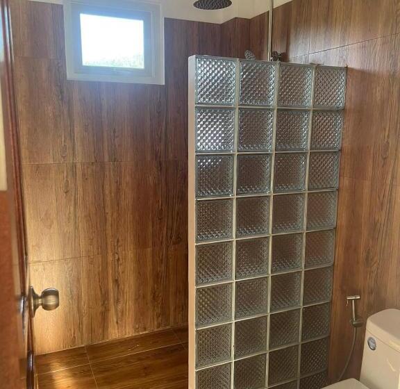 استراحتگاه Royal Suites   Port Barton