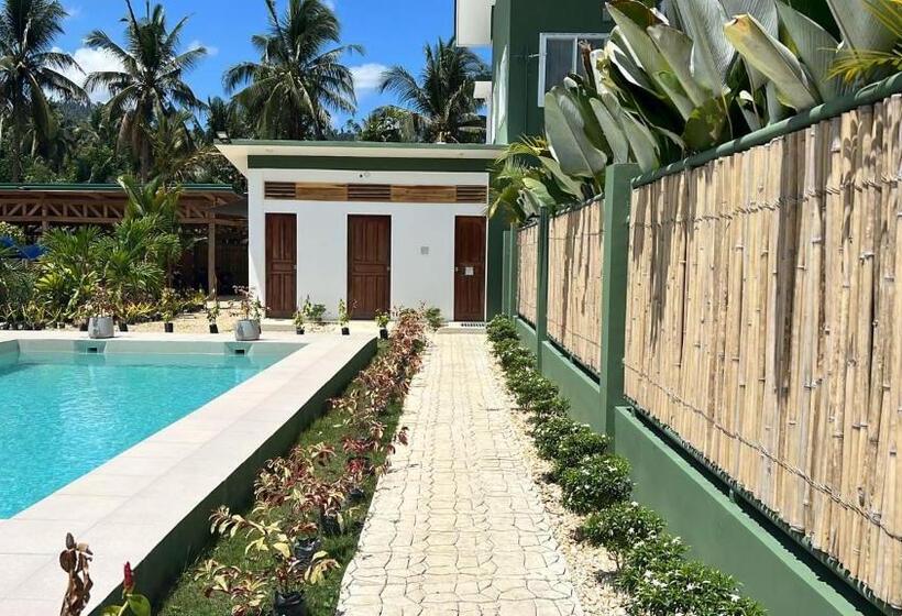استراحتگاه Royal Suites   Port Barton