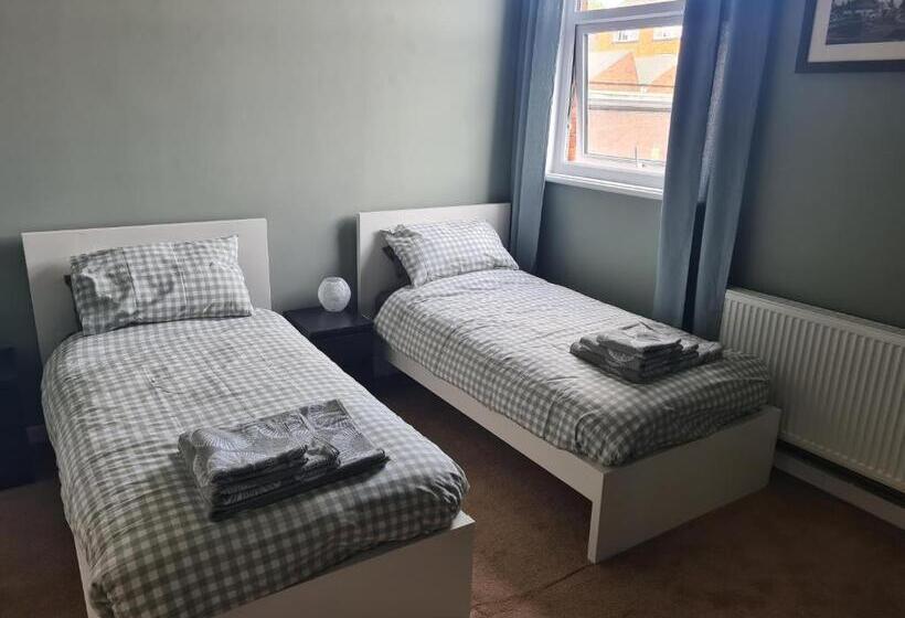 הוסטל Hen House