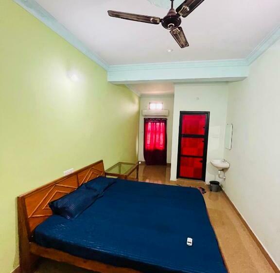 호텔 Oyo 91480 Pangat Guest House