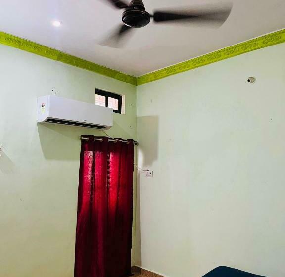 호텔 Oyo 91480 Pangat Guest House
