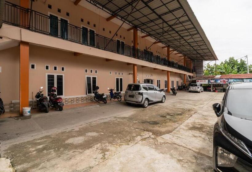 هتل Reddoorz Syariah Near Universitas Putra Indonesia Padang