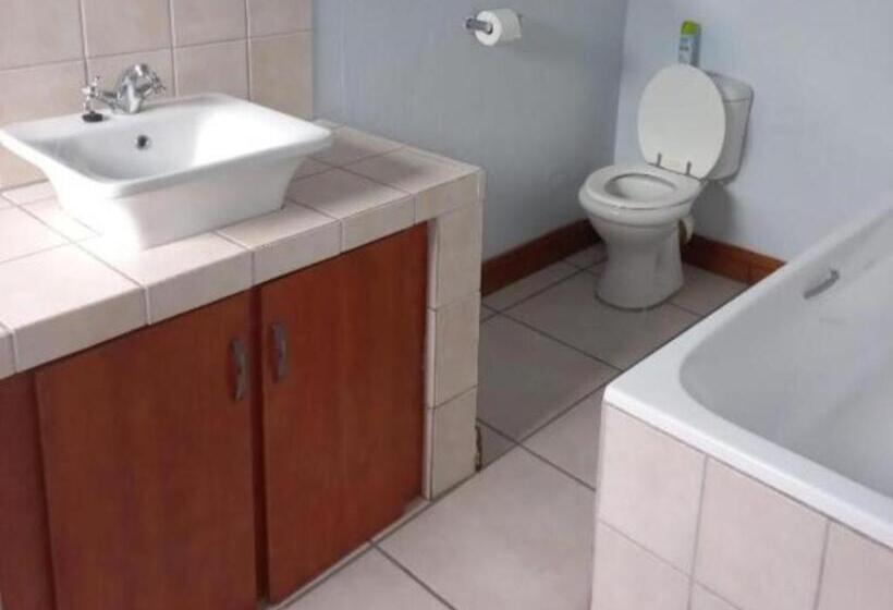هاستل Thuto Centre Conferencing & Bush Lodge