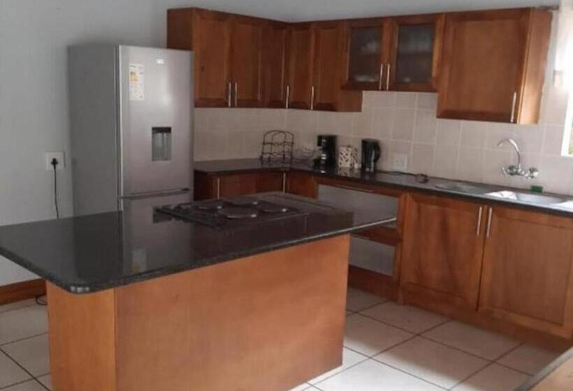 هاستل Thuto Centre Conferencing & Bush Lodge