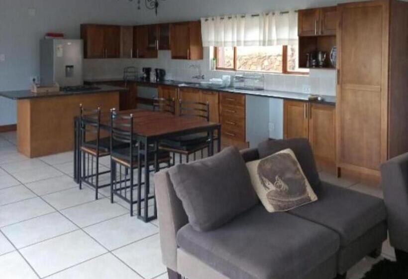 هاستل Thuto Centre Conferencing & Bush Lodge