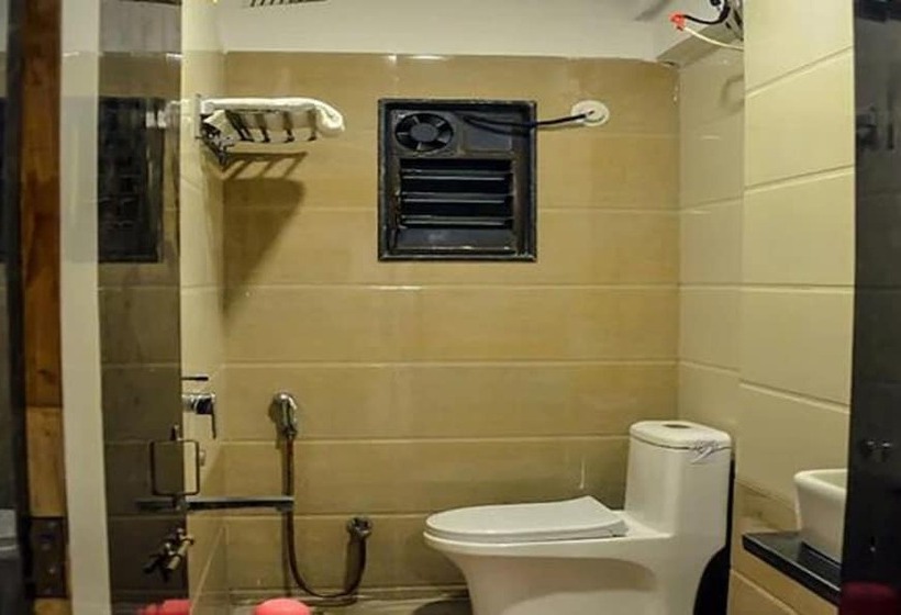 Hotel Fabexpress Golden Suite