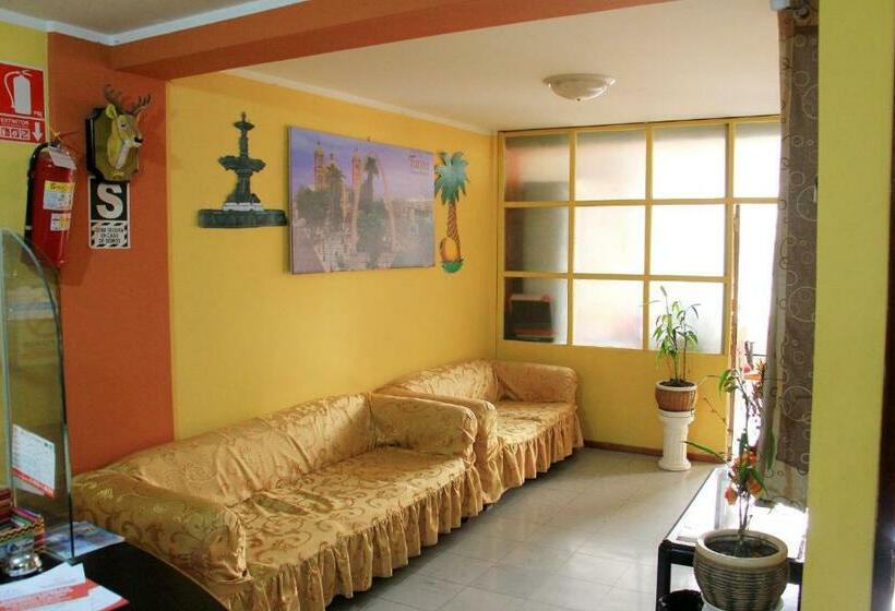 هتل Hostal Jumi