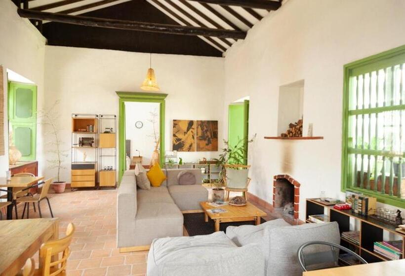 Отель La Liebre Bed And Breakfast
