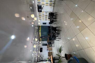 هتل Sky Inn