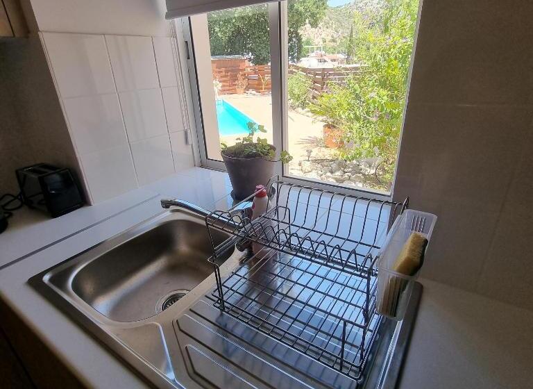 פנסיון Potamos Private Suites
