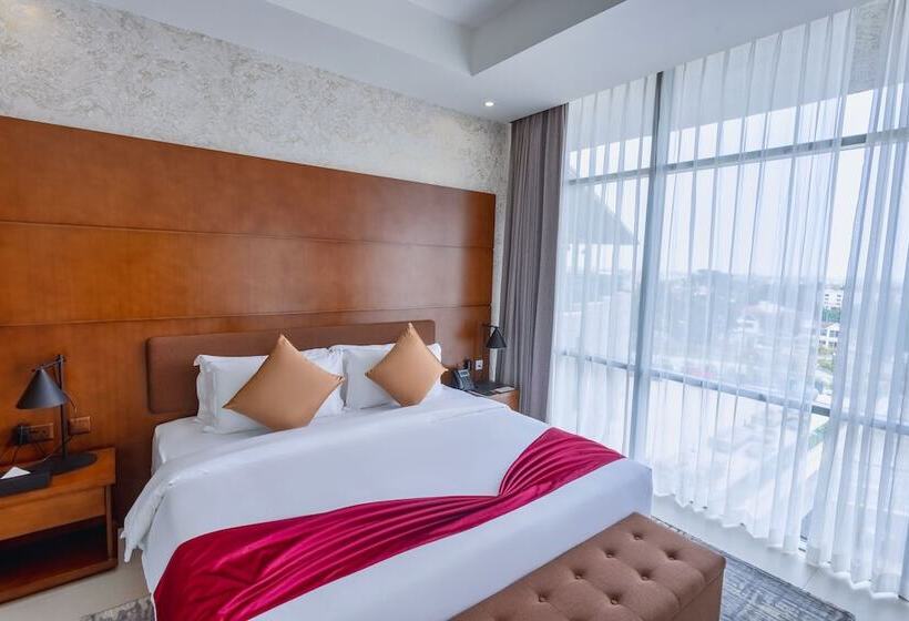 Alisa Hotel Tema