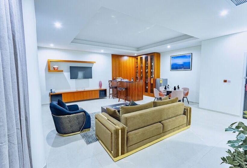 Alisa Hotel Tema