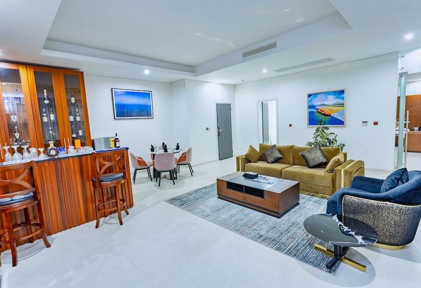 Alisa Hotel Tema