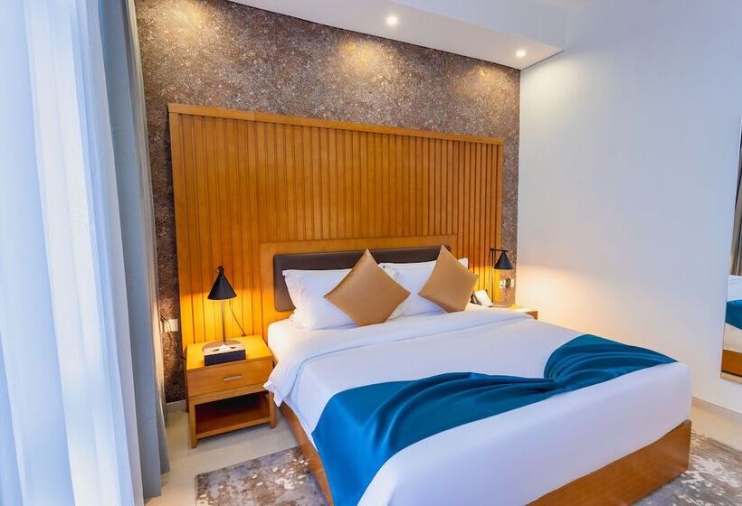 Alisa Hotel Tema