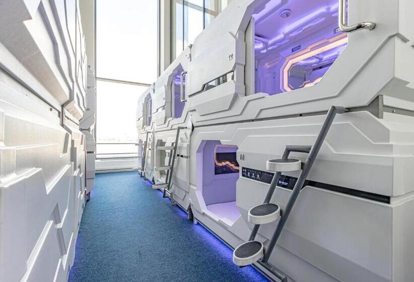 هتل کپسول Caps Lock Airport