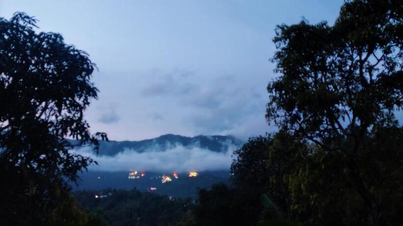 استراحتگاه Chalona Hill View