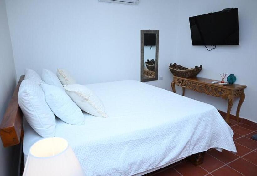 استراحتگاه Quinta Del Mar Crystal Beach